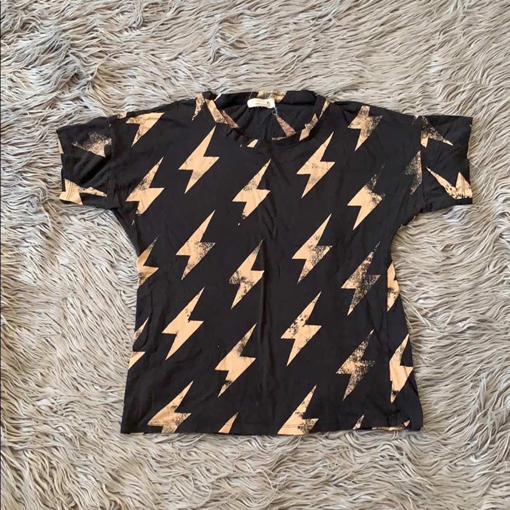 Soft tee with lightning bolt pattern